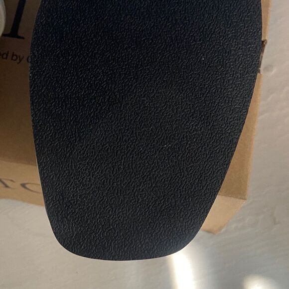 Women's White Buckle Flats sz 7.5, 4A-1311s003 - Picture 5 of 6